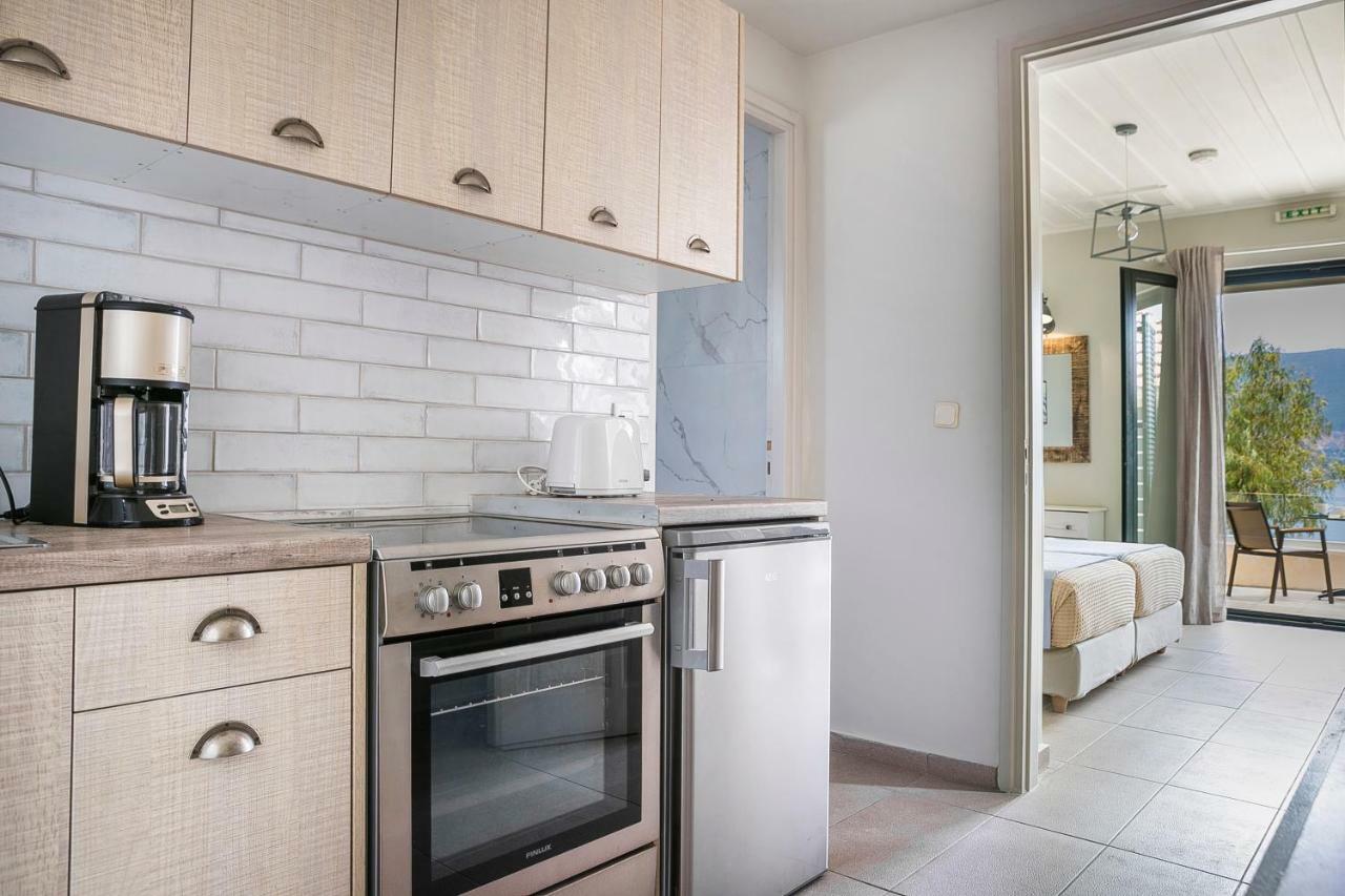 Martini Waterfront Suites Fiskardo Exteriör bild