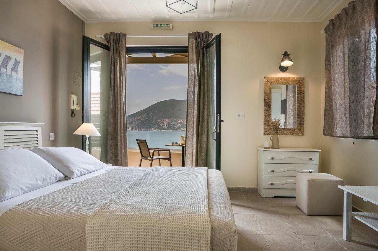 Martini Waterfront Suites Fiskardo Exteriör bild