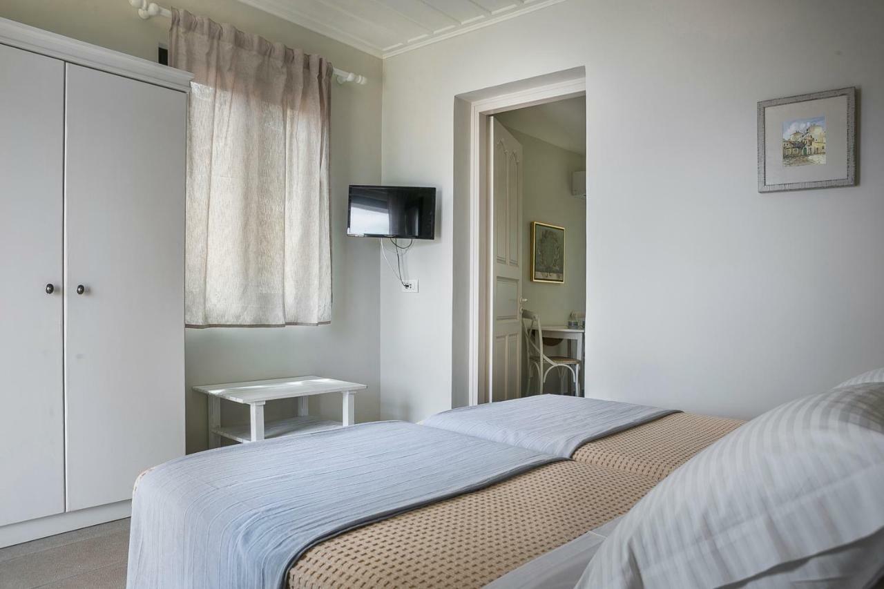 Martini Waterfront Suites Fiskardo Exteriör bild