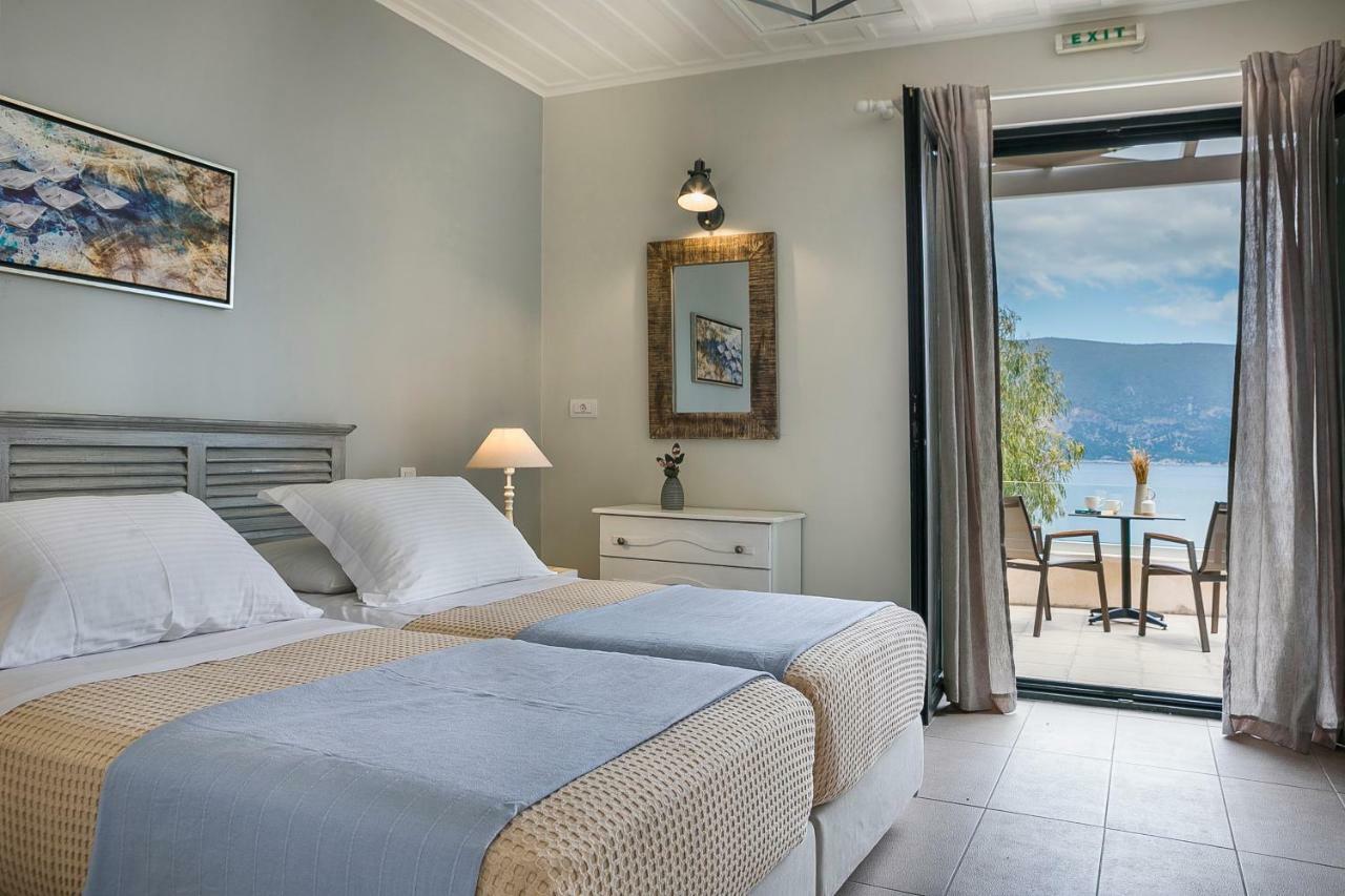 Martini Waterfront Suites Fiskardo Exteriör bild