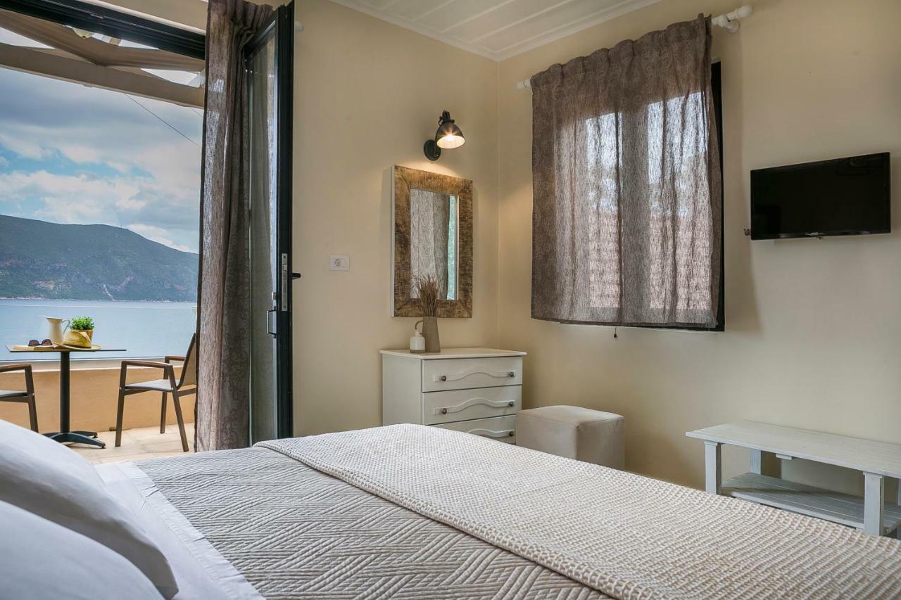 Martini Waterfront Suites Fiskardo Exteriör bild