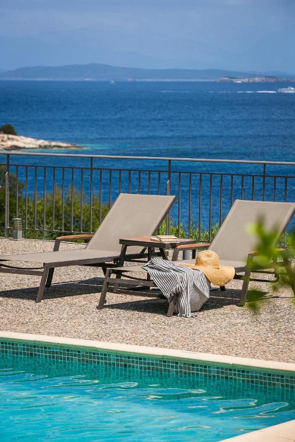 Martini Waterfront Suites Fiskardo Exteriör bild