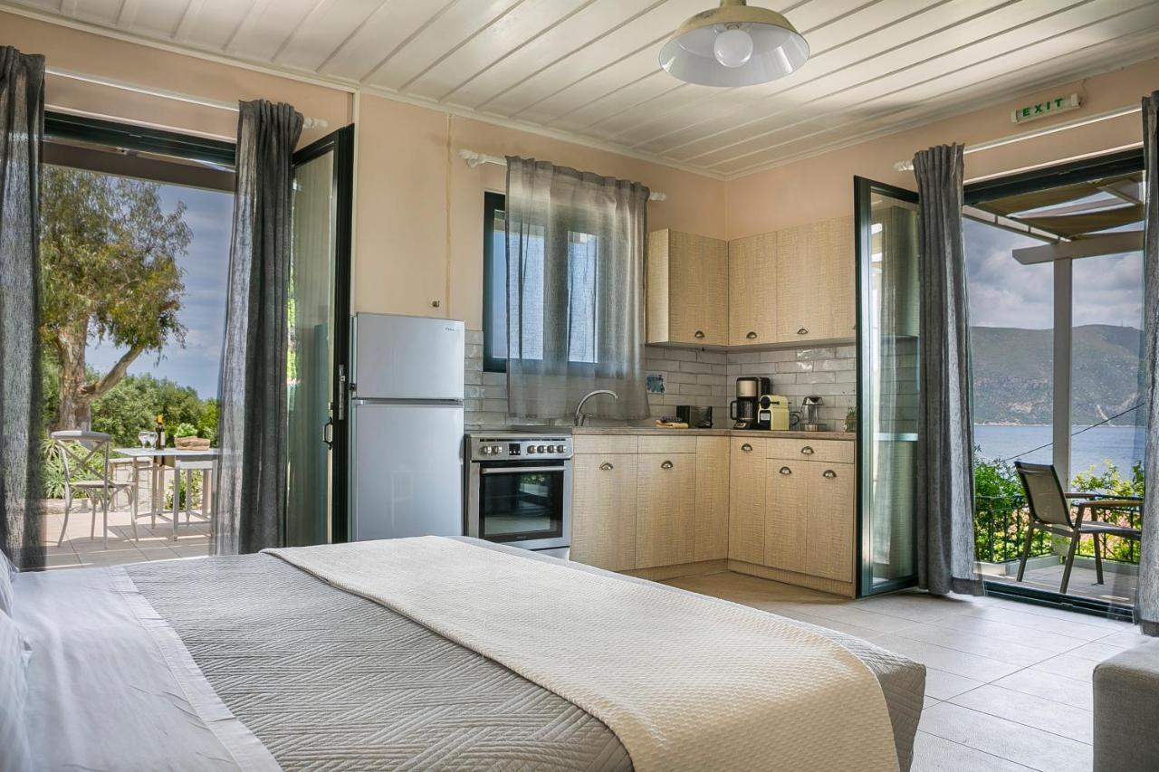 Martini Waterfront Suites Fiskardo Exteriör bild