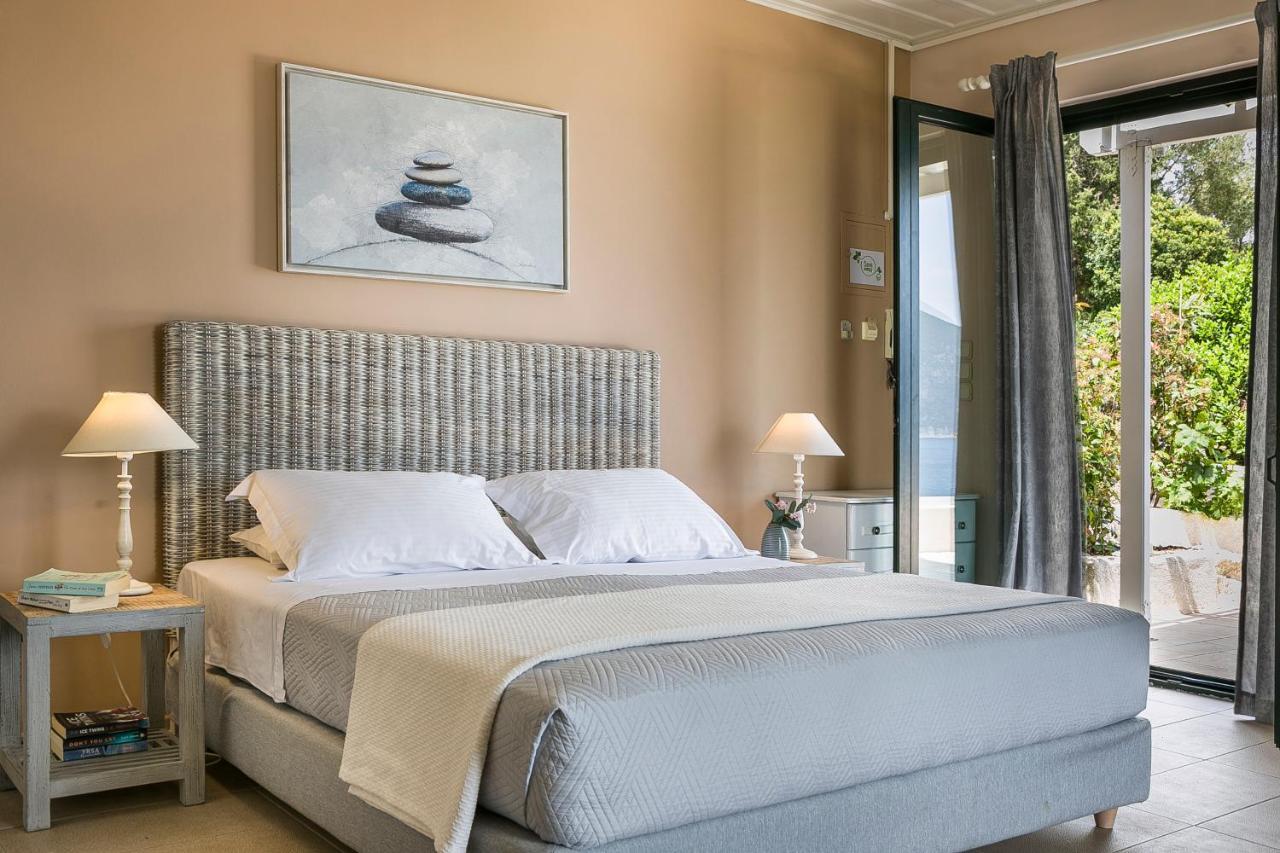 Martini Waterfront Suites Fiskardo Exteriör bild